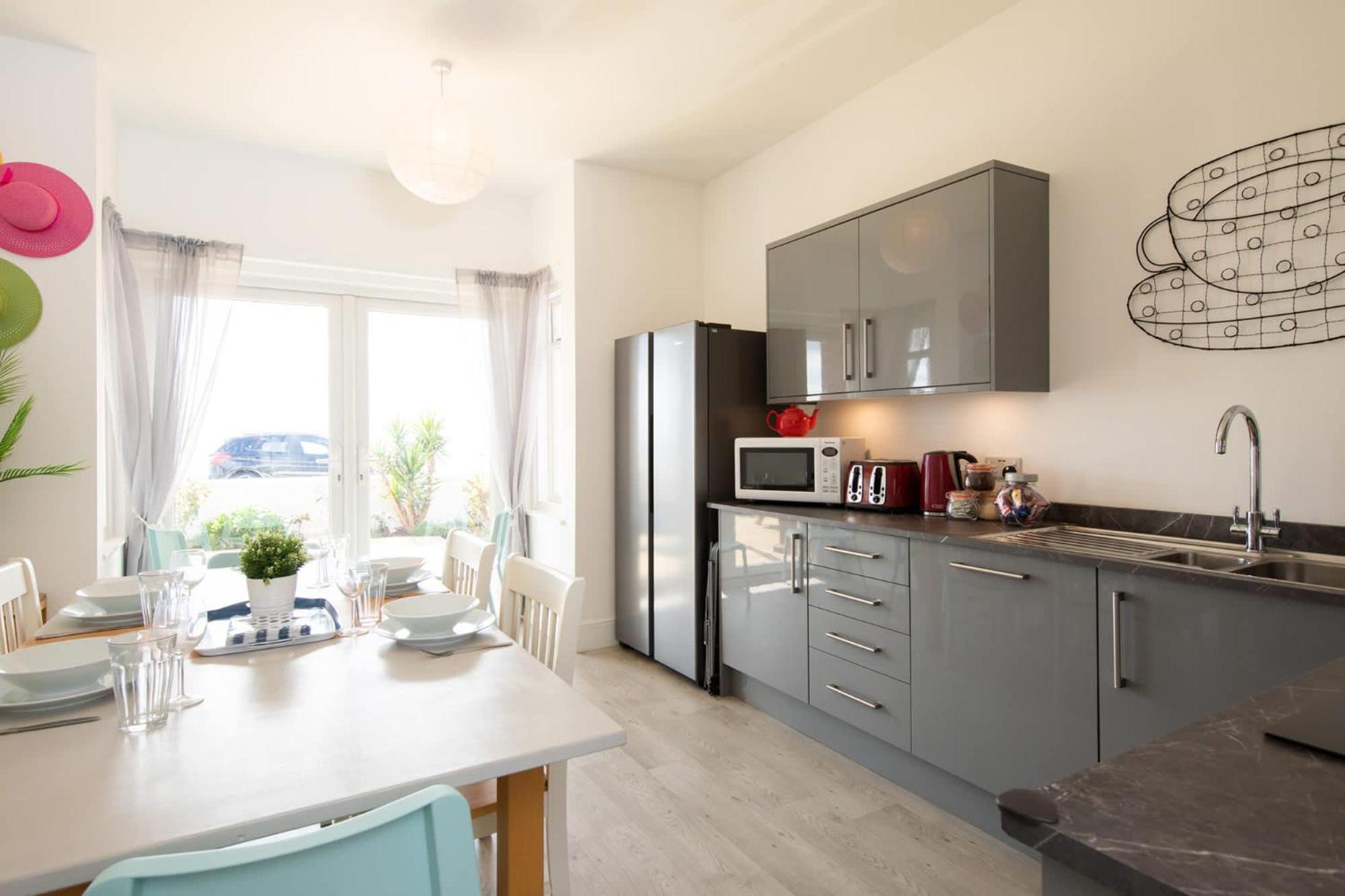 Absolute Beachfront With Decked Garden Oasis And Views Bognor Regis Exterior foto